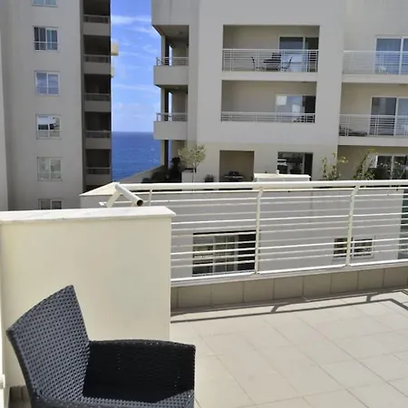 Tigne 6 Penthouse Apartment Sliema