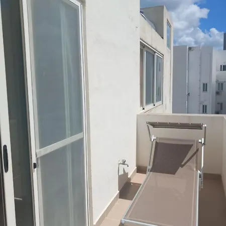 Tigne 6 Penthouse Apartment Sliema